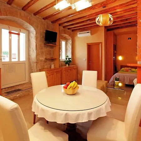All You Need Old Town Studio Apartment