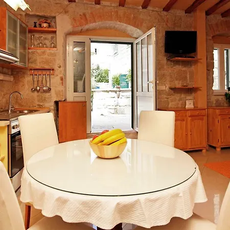 Need Old Town Appartement *