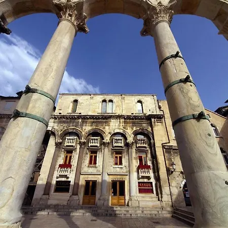 Need Old Town شقة