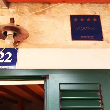 Need Old Town Appartement *